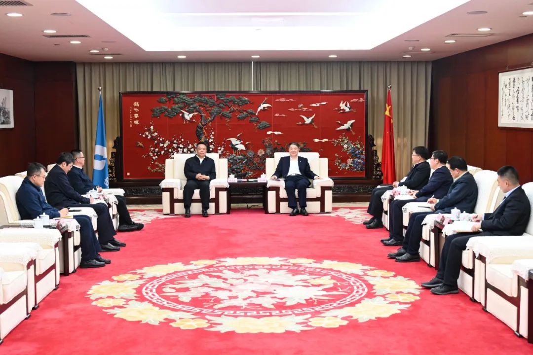 溫樞剛會見哈電集團董事長、黨委書記曹志安