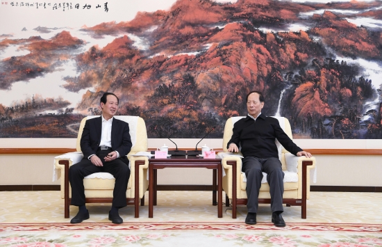 丁焰章拜會(huì)內(nèi)蒙古自治區(qū)黨委書記、人大常委會(huì)主任石泰峰