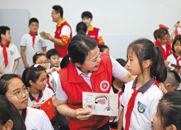 浙江永嘉縣紅十三愛心社25年，幫助4630名貧困學生