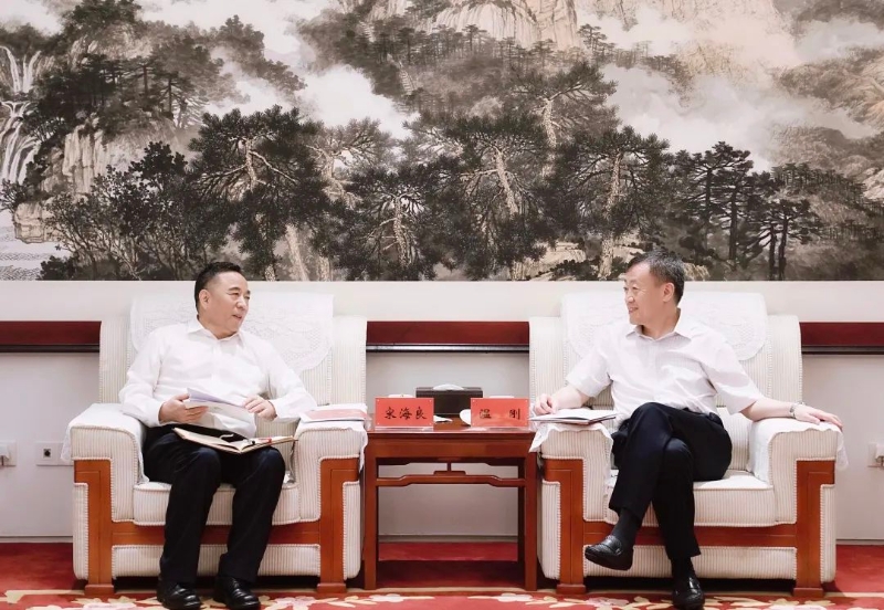 宋海良孫洪水與中國融通集團董事長溫剛、總經(jīng)理馬正武座談