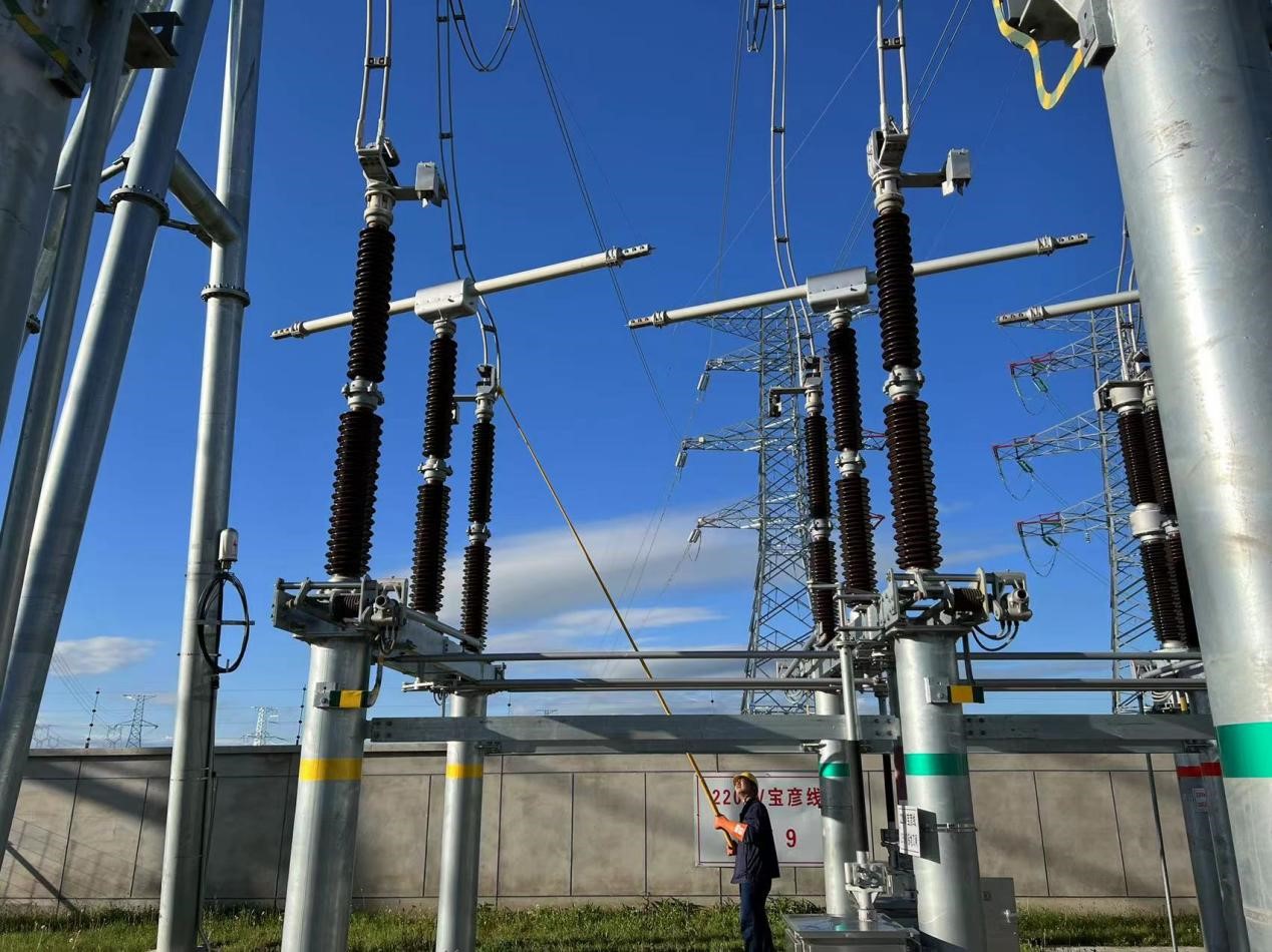 錫林郭勒超高壓供電公司圓滿完成塔寶I、II線間隔啟動工作