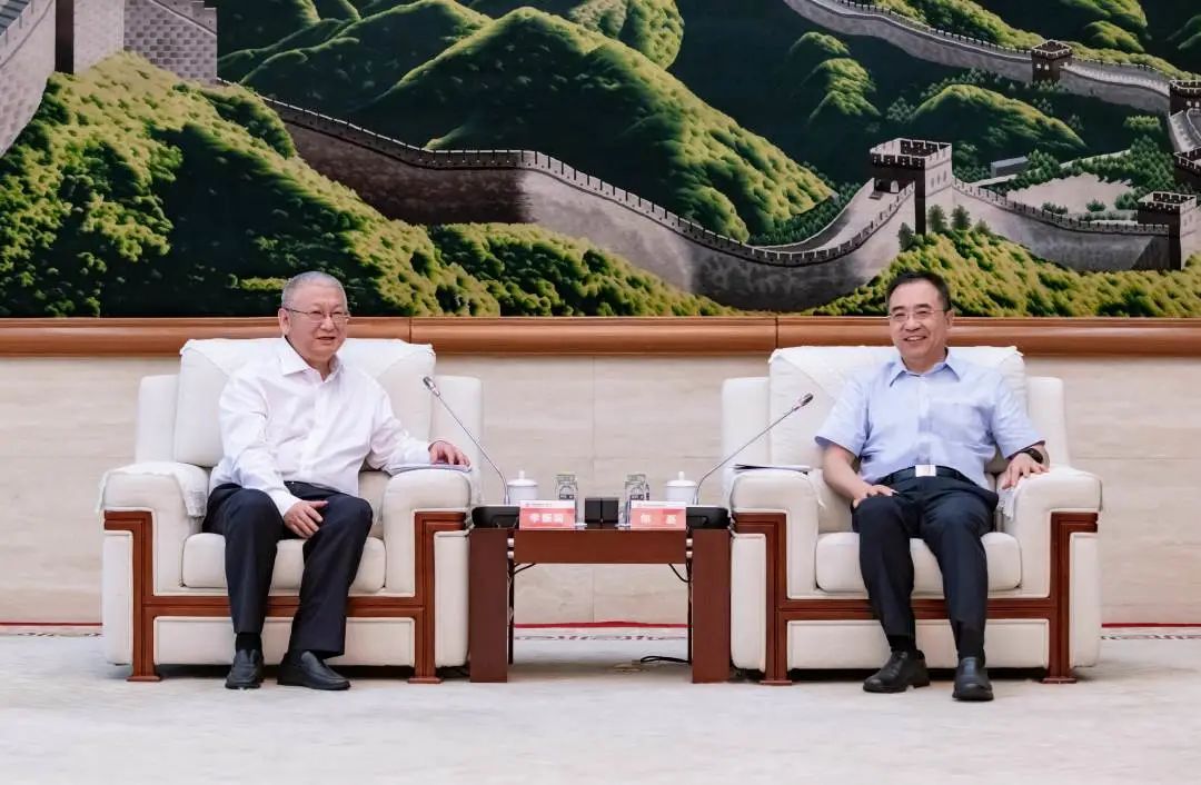 鄒磊會(huì)見(jiàn)隆基股份總裁李振國(guó)、森特股份董事長(zhǎng)劉愛(ài)森