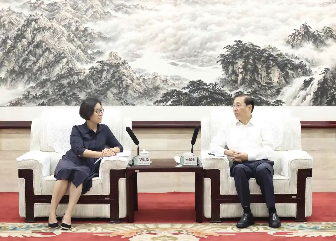 國家電網(wǎng)董事長、黨組書記辛保安與江西省委副書記、贛州市委書記吳忠瓊會(huì)談