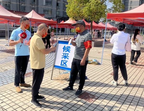 國(guó)網(wǎng)撫州市南豐縣供電公司：志愿者下沉一線(xiàn)助力全員核酸檢測(cè)