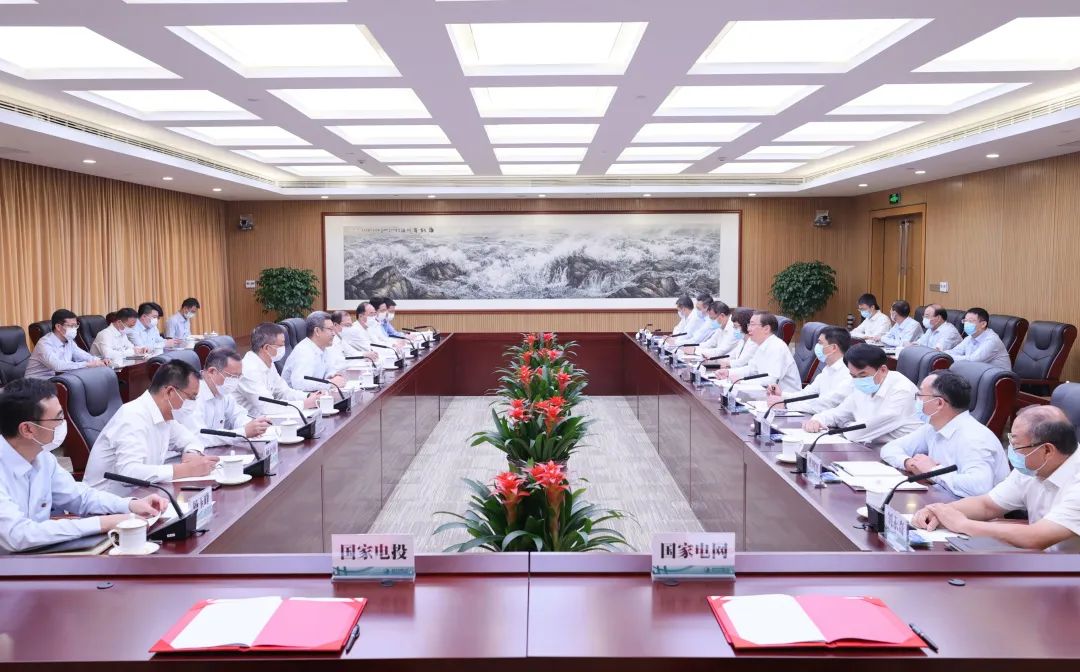 國(guó)家電網(wǎng)董事長(zhǎng)、黨組書(shū)記辛保安與國(guó)家電投董事長(zhǎng)錢(qián)智民、總經(jīng)理江毅會(huì)談