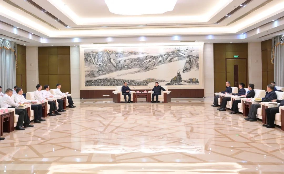 國家電網(wǎng)公司董事長、黨組書辛保安與四川省委書記王曉暉會談