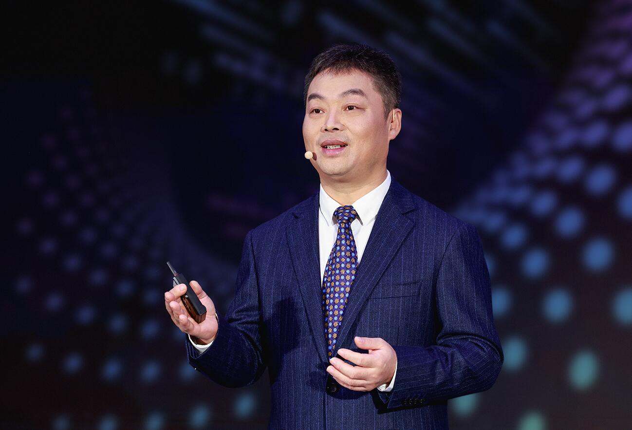 華為云CEO張平安：構(gòu)筑行業(yè)云底座，一切皆服務(wù)