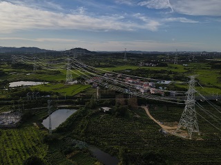 這項(xiàng)工程投產(chǎn)送電，將提高湖北省西電東送通道送電能力