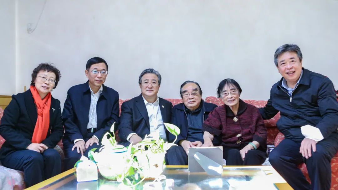 余劍鋒春節(jié)前夕看望慰問核工業(yè)老領導蔣心雄、陳肇博