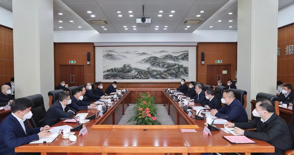 中核集團(tuán)黨組書記、董事長(zhǎng)余劍鋒與遼寧省委書記郝鵬、省長(zhǎng)李樂成會(huì)談