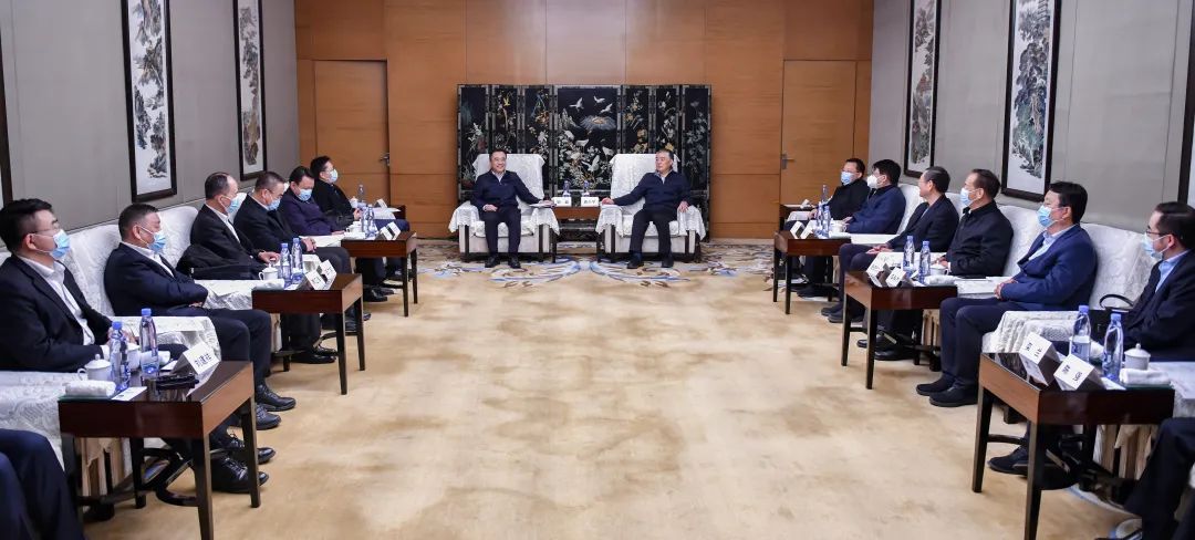 大唐集團黨組書記、董事長鄒磊與陜投集團董事長袁小寧、總經(jīng)理趙軍會談