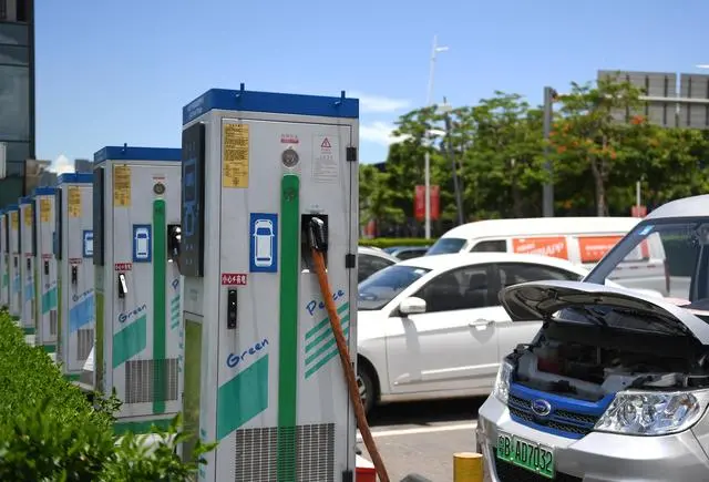 中國(guó)電動(dòng)車企駛?cè)肴毡尽八{(lán)?！笔袌?chǎng)