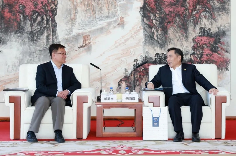 中國能建黨委書記、董事長(zhǎng)宋海良孫洪水與中電聯(lián)秘書長(zhǎng)郝英杰座談