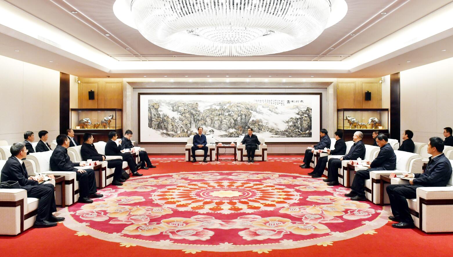 中國(guó)電建黨委書記、董事長(zhǎng)丁焰章與河北省委常委、石家莊市委書記張超超會(huì)談
