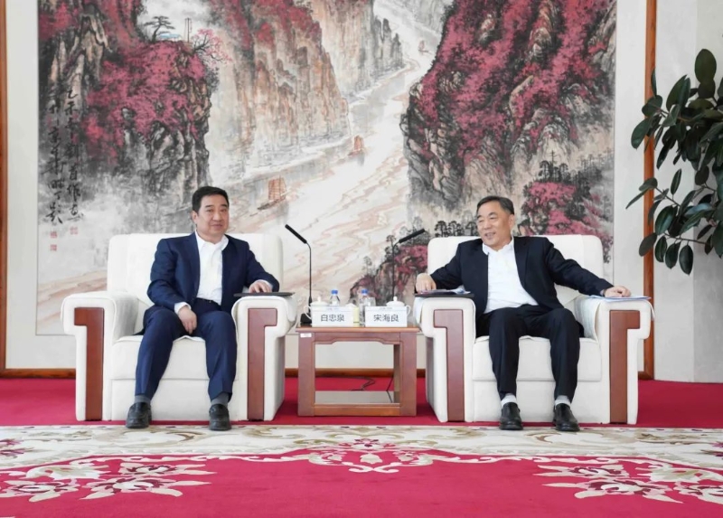 中國能建黨委書記、董事長宋海良與中國電氣裝備黨委書記、董事長白忠泉會談