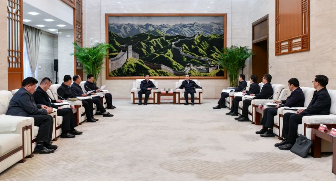 大唐集團(tuán)黨組書記、董事長鄒磊與青海省海南州委書記呂剛、州長尕瑪朋措會(huì)談