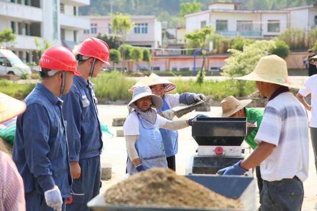貴州貞豐機(jī)械化育秧抓農(nóng)時 電力“三?！敝焊? width=