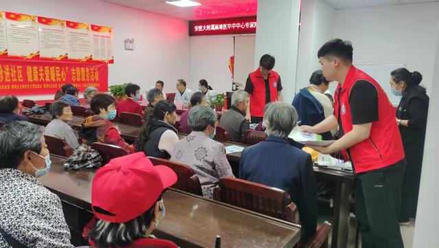 黎明社區(qū)·“愛心義診進(jìn)社區(qū)，健康關(guān)愛暖民心”黨建聯(lián)盟志愿活動