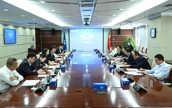 中國電建黨委常委、副總經(jīng)理劉源與中國建材股份副總裁王兵舉行會談