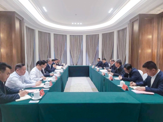 中國(guó)電建黨委副書(shū)記、總經(jīng)理王斌與黑龍江省常務(wù)副省長(zhǎng)王一新舉行會(huì)談