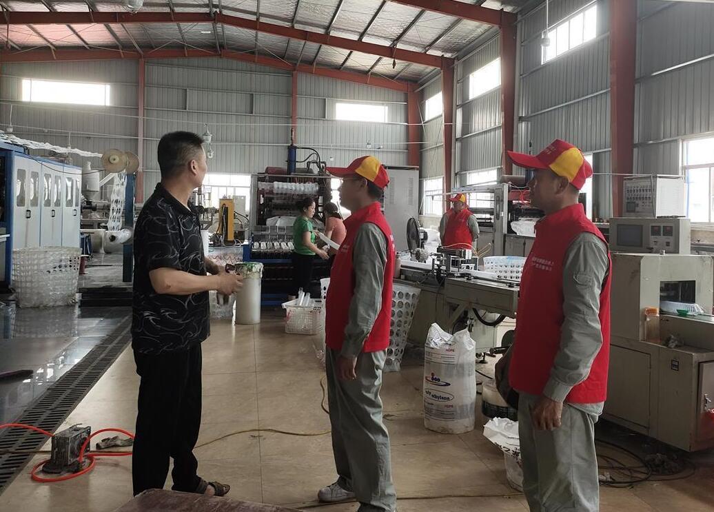 國網(wǎng)石首市供電公司“電”亮綠色經(jīng)濟(jì)，為企業(yè)降成本“支招”