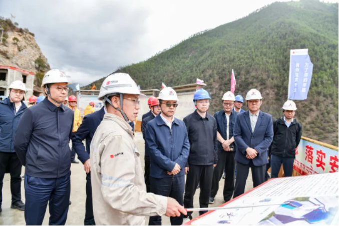 鄒磊深入大唐扎拉水電站建設現(xiàn)場調研督導