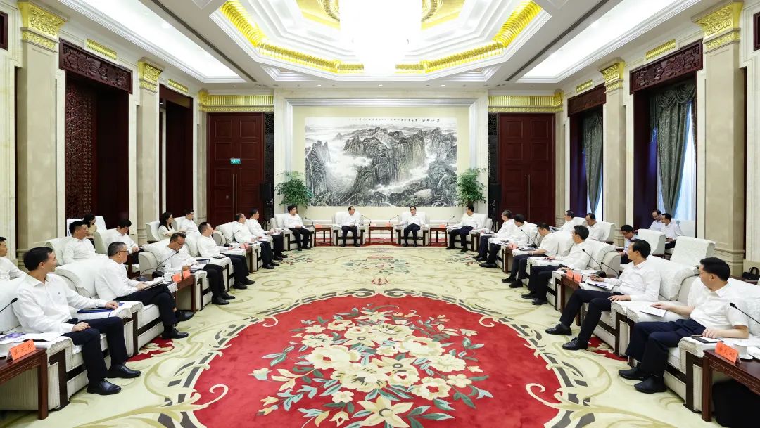 中國華電黨組書記、董事長江毅拜會(huì)貴州省委書記徐麟、省長李炳軍