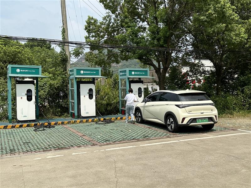 各類政策支持新能源汽車和充電樁下鄉(xiāng)，但村里真的需要這么多充電樁嗎?