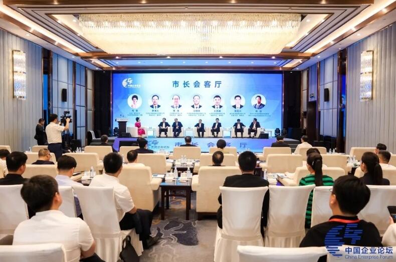 中國能建黨委副書記、工會主席馬明偉參加第六屆中國企業(yè)論壇