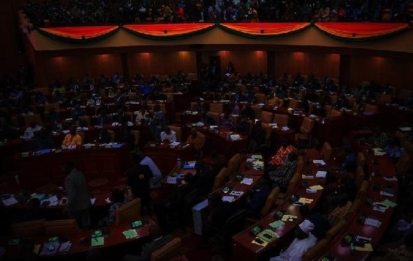 英媒：加納議會欠電費(fèi)，電力公司拉閘打斷國情咨文
