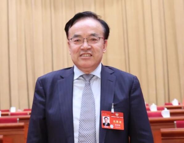 全國(guó)政協(xié)常委張來(lái)斌：系統(tǒng)思維引領(lǐng)能源轉(zhuǎn)型與安全，確保“雙碳”目標(biāo)順利實(shí)現(xiàn)