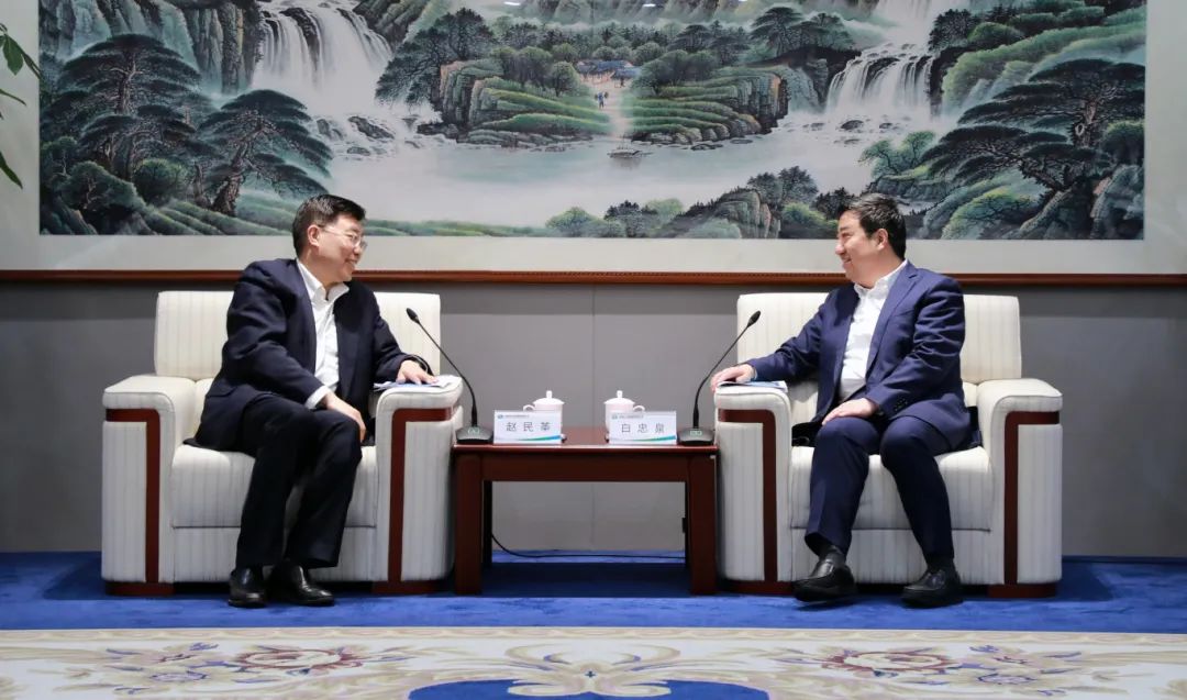 中國(guó)電氣裝備黨委書記、董事長(zhǎng)白忠泉會(huì)見首鋼集團(tuán)黨委書記、董事長(zhǎng)趙民革