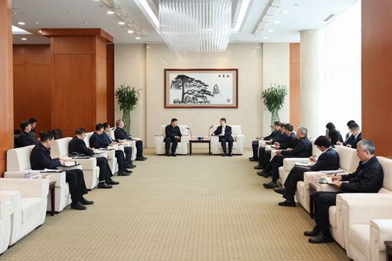 華能集團(tuán)董事長溫樞剛、總經(jīng)理鄧建玲會(huì)見國家電網(wǎng)董事長張智剛