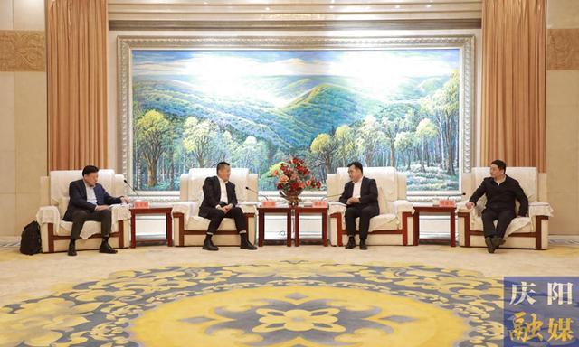 慶陽市委書記黃澤元、市長周繼軍與山東能源集團黨委書記、董事長李偉一行座談