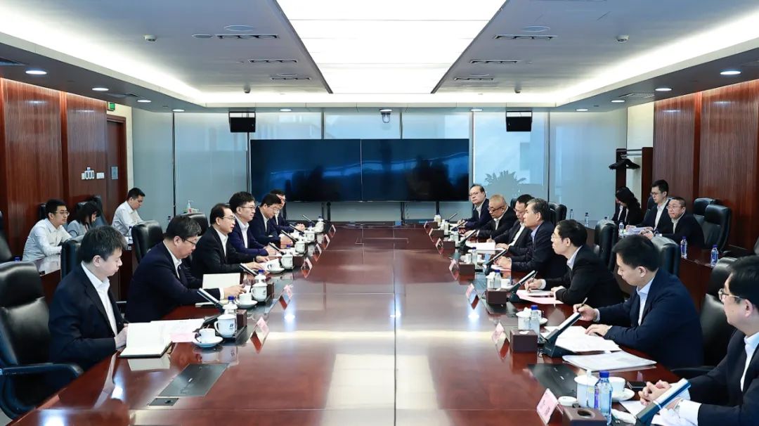 華電集團黨組書記、董事長江毅與中國太平保險集團黨委書記、董事長王思東舉行會談