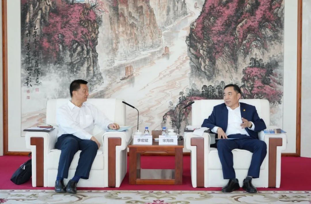 中國(guó)能建黨委書記、董事長(zhǎng)宋海良與新疆住建廳黨組書記、副廳長(zhǎng)李宏斌會(huì)談