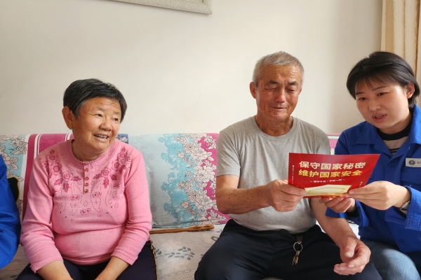 內(nèi)蒙古電力公司烏海千里山供電公司黨支部、工會(huì)、團(tuán)支部（青工委）開展“蒙電愛心光明行”保密宣傳活動(dòng)