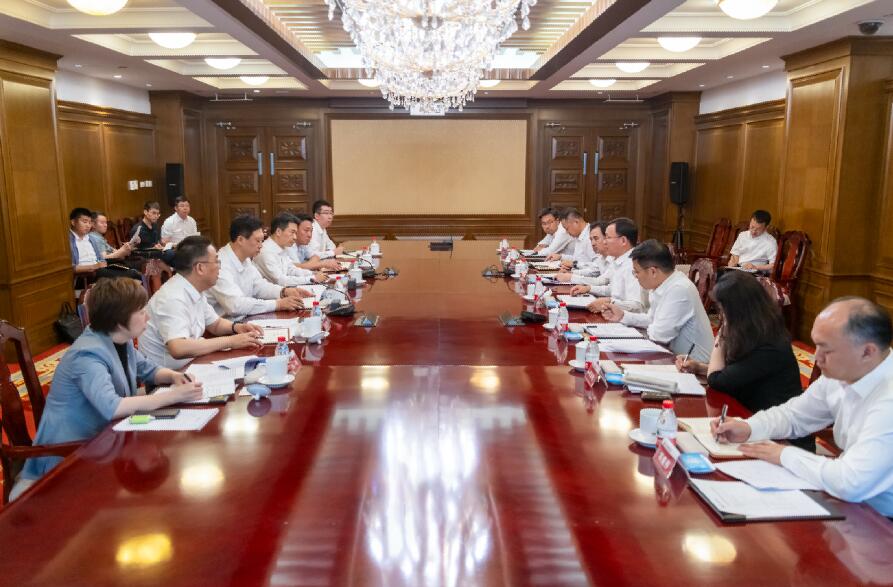 大唐集團總經(jīng)理、黨組副書記張傳江與阜新市委書記胡濤、市長周鵬舉會談