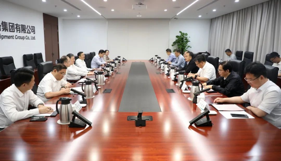中國電氣裝備黨委副書記、總經(jīng)理周群會見鄭州市委副書記、市長何雄