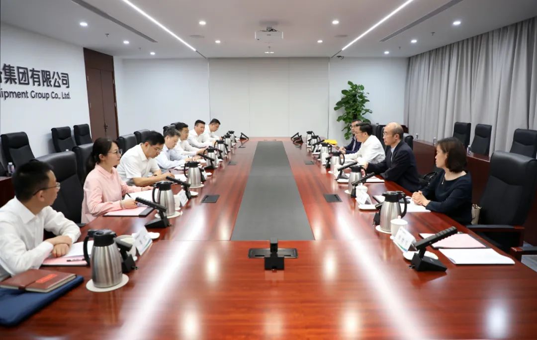 中國電氣裝備黨委副書記、總經(jīng)理周群會見上海市經(jīng)信委副主任湯文侃