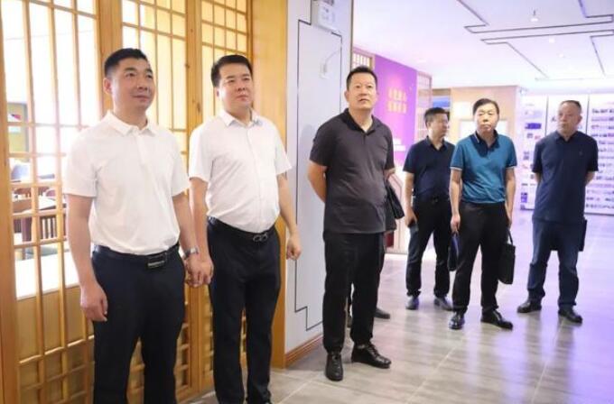陜西秦龍電力環(huán)?？萍挤止镜皆L西安新生代企業(yè)家聯(lián)誼會參觀交流