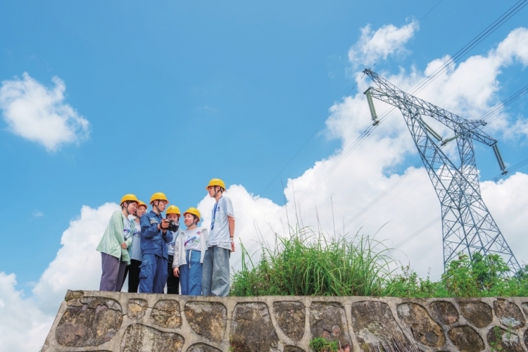 南方電網(wǎng)2024年港澳大學生、臺灣青年暑期實習項目圓滿結束