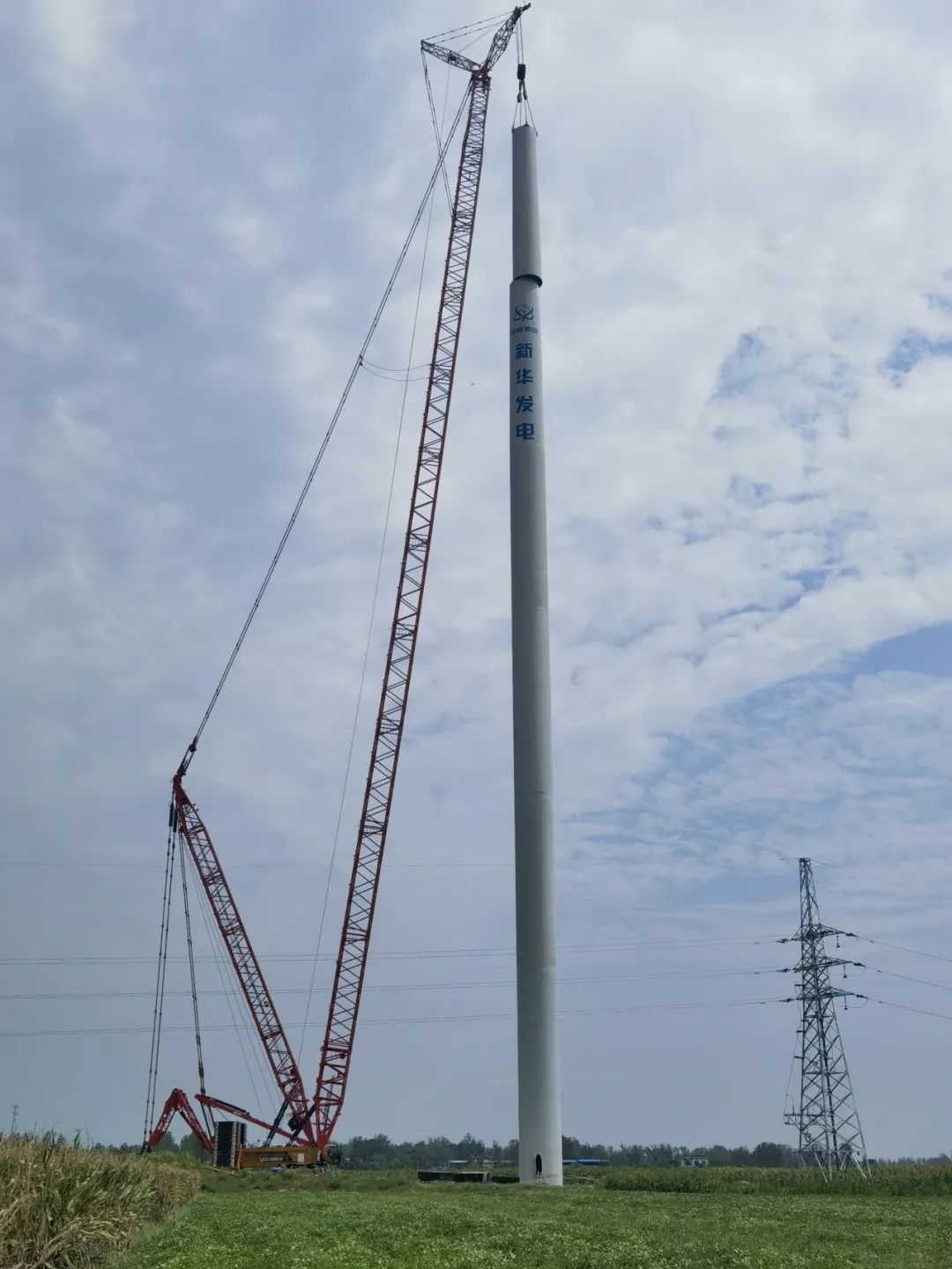 河南省唐河縣東王集、畢店60兆瓦風(fēng)電項(xiàng)目塔筒圓滿(mǎn)完成吊裝