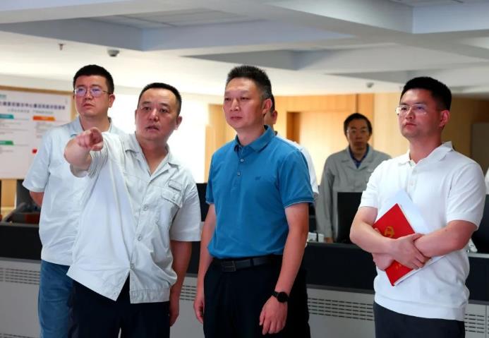 崇州市委副書記、市長(zhǎng)饒程赴國(guó)網(wǎng)崇州供電公司調(diào)研高溫電力保供工作