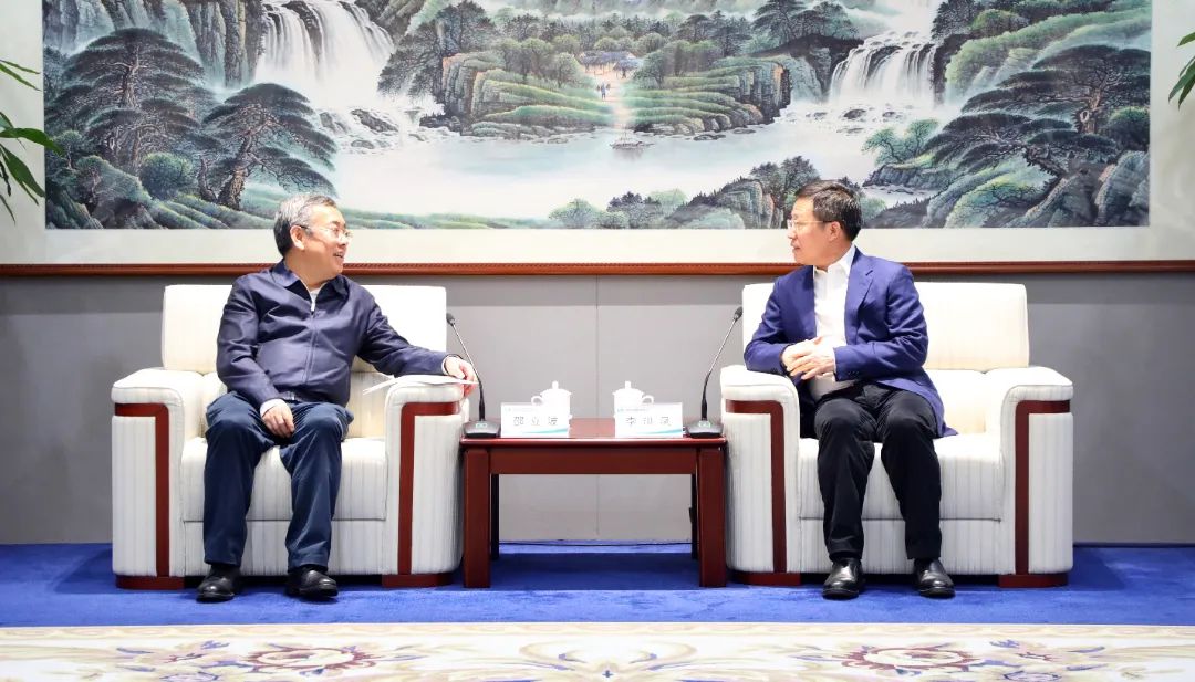 中國電氣裝備黨委書記、董事長李洪鳳會見國家開發(fā)銀行戰(zhàn)略客戶部總經(jīng)理邵立波