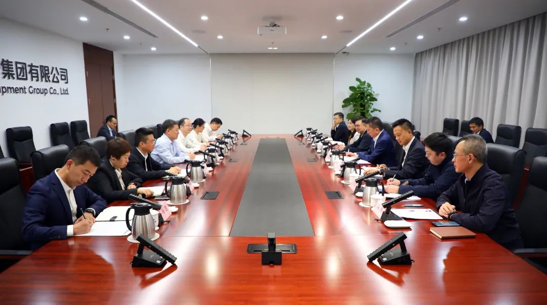 中國電氣裝備黨委書記、董事長李洪鳳會見上海市國資委黨委書記、主任賀青