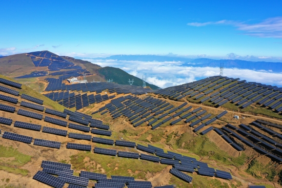 云南昭通羊窩頭、八棵樹光伏項目135兆瓦全容量并網(wǎng)發(fā)電