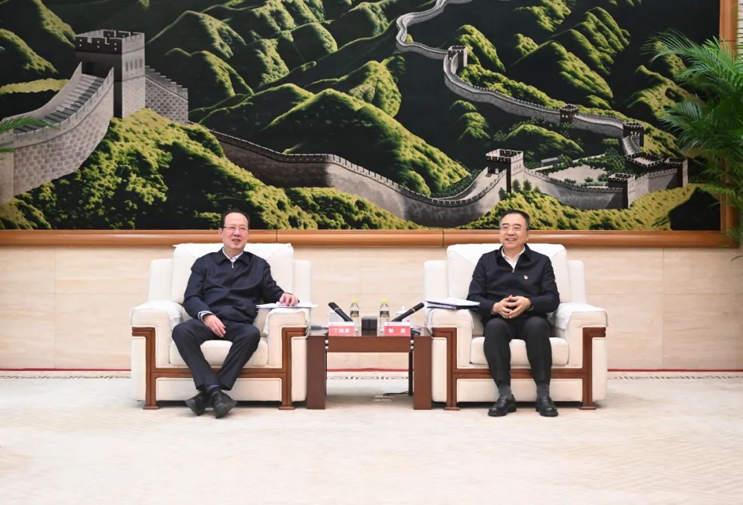 中國(guó)電建黨委書記、董事長(zhǎng)丁焰章與中國(guó)大唐黨組書記、董事長(zhǎng)鄒磊會(huì)談