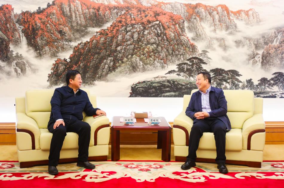 大唐甘肅公司黨委書記、董事長王建偉與甘肅電投集團(tuán)黨委書記、董事長蒲培文會(huì)談