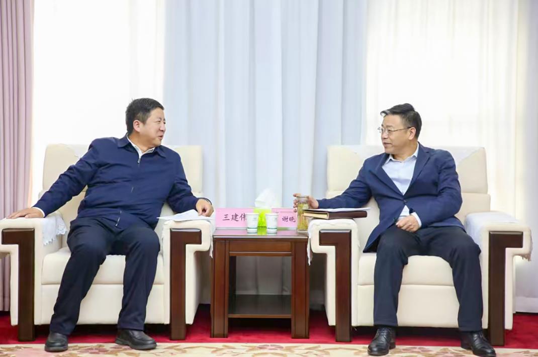 大唐甘肅公司黨委書記、董事長王建偉與甘肅能化集團(tuán)黨委書記、董事長謝曉鋒會(huì)談